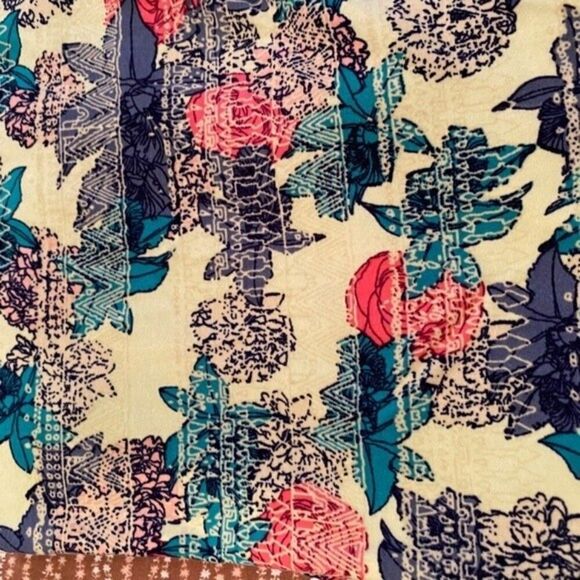 0515 LuLaRoe Size OS Leggings Red Peonies and Blue Graphic Print New - Picture 3 of 4